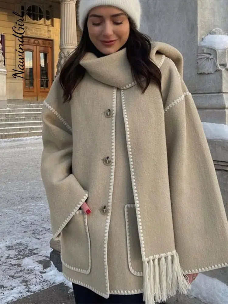 EMILIA – Elegante und warme Herbstjacke mit Schal