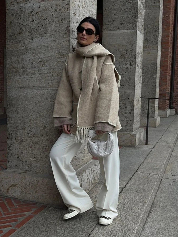 EMILIA – Elegante und warme Herbstjacke mit Schal