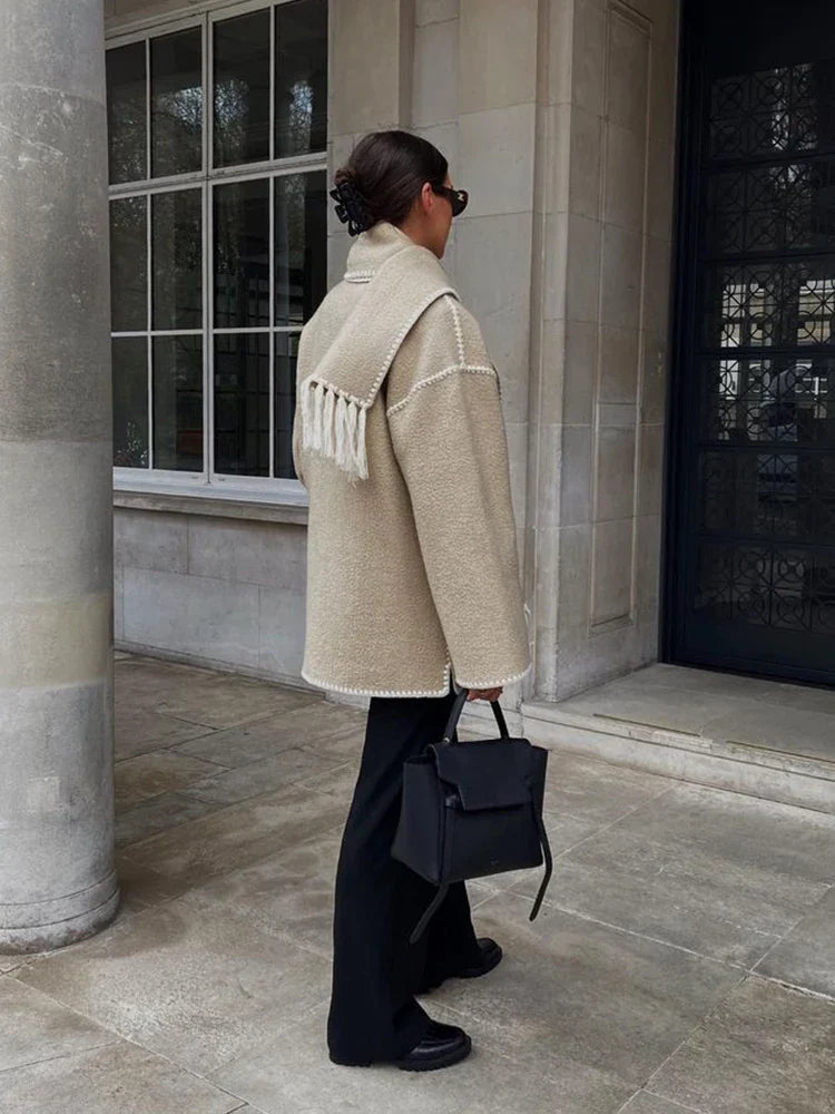 EMILIA – Elegante und warme Herbstjacke mit Schal