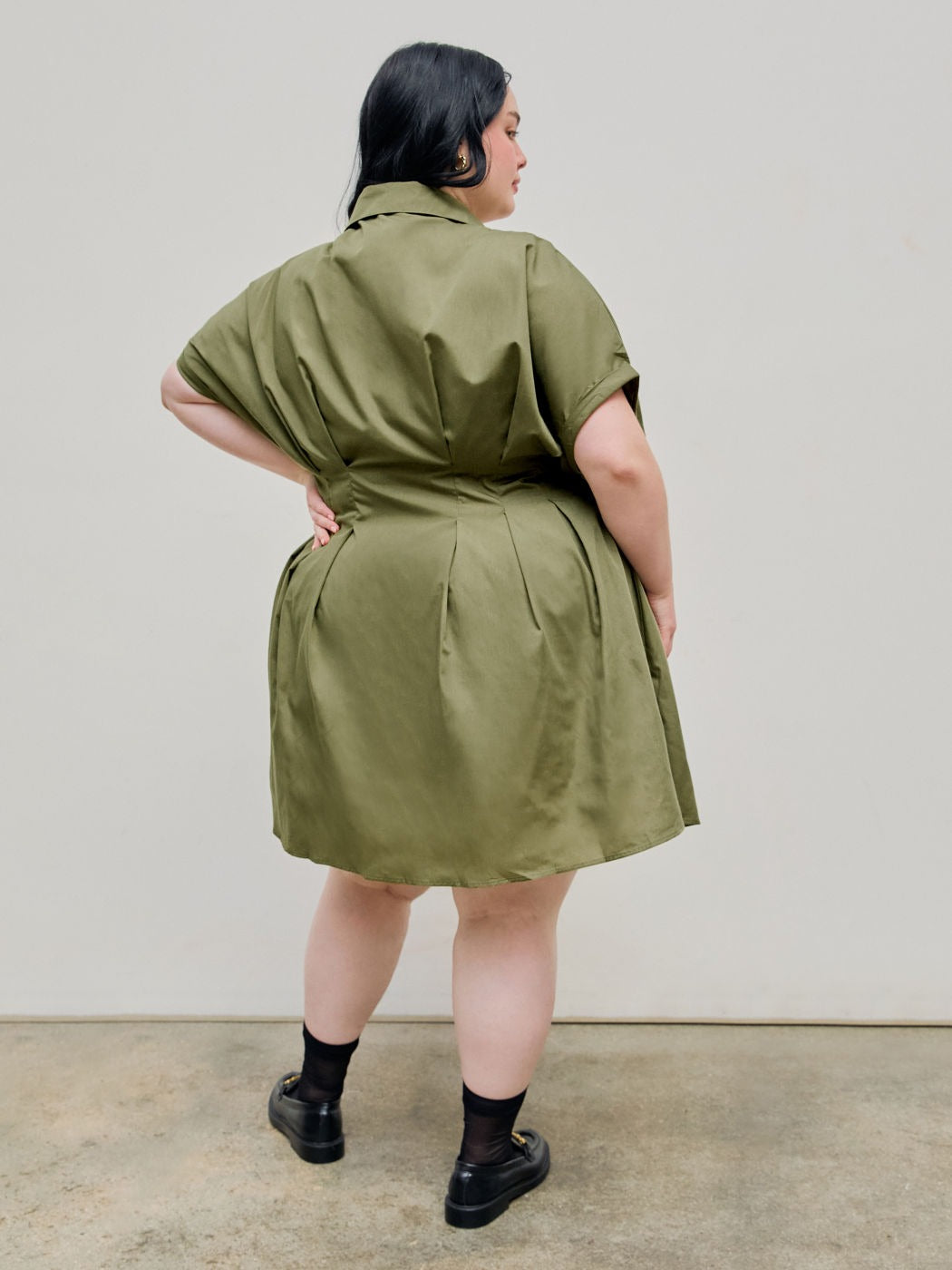 VANA | Modernes Kleid mit Knöpfen