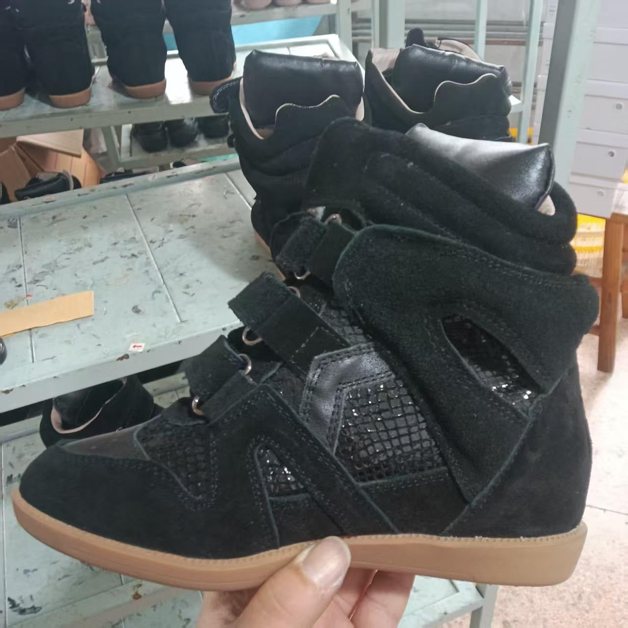 ISA | Schlanke Keilsneakers aus Leder