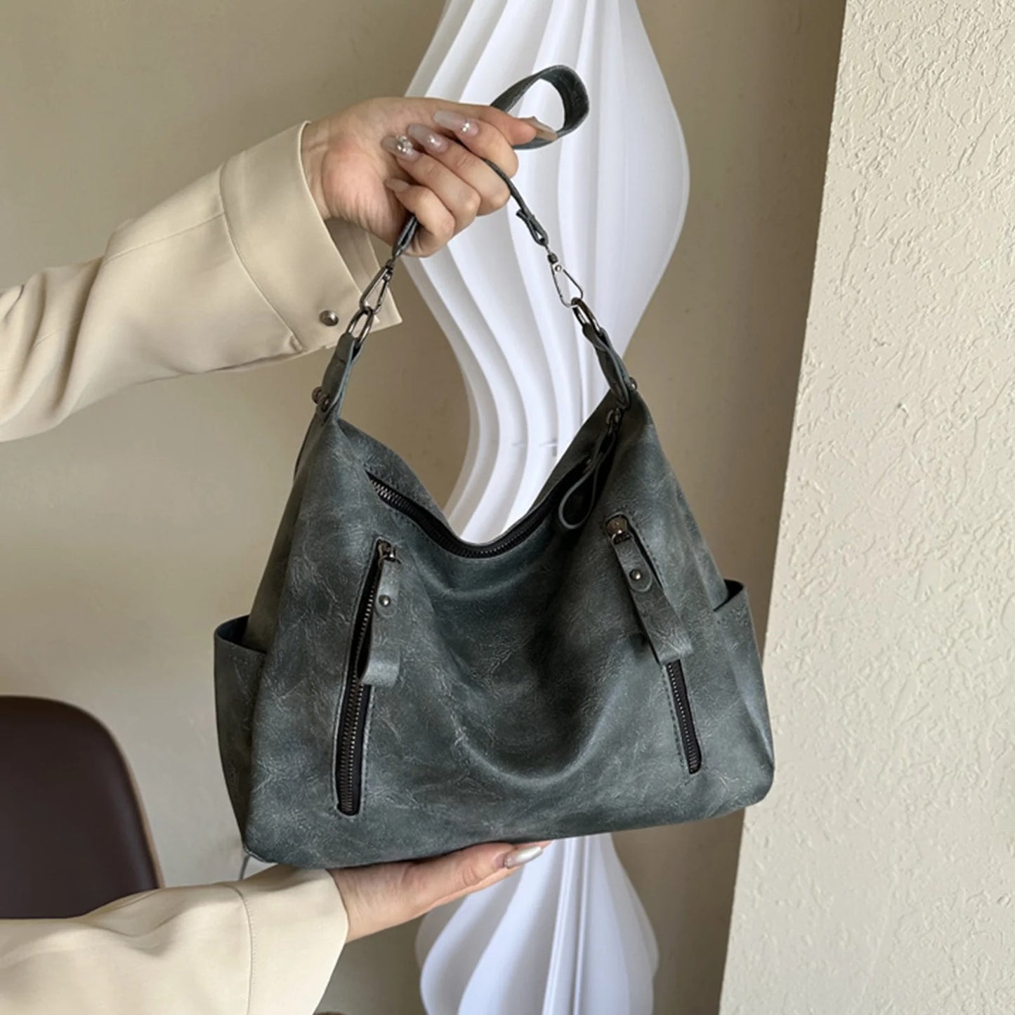 ELARA | Schlanke Crossbody-Tasche aus Leder