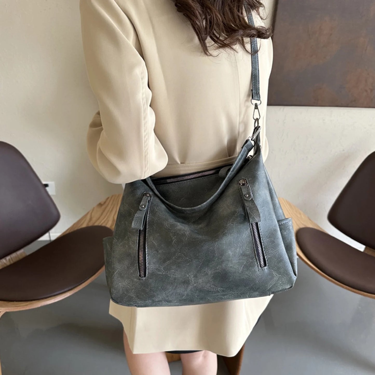 ELARA | Schlanke Crossbody-Tasche aus Leder