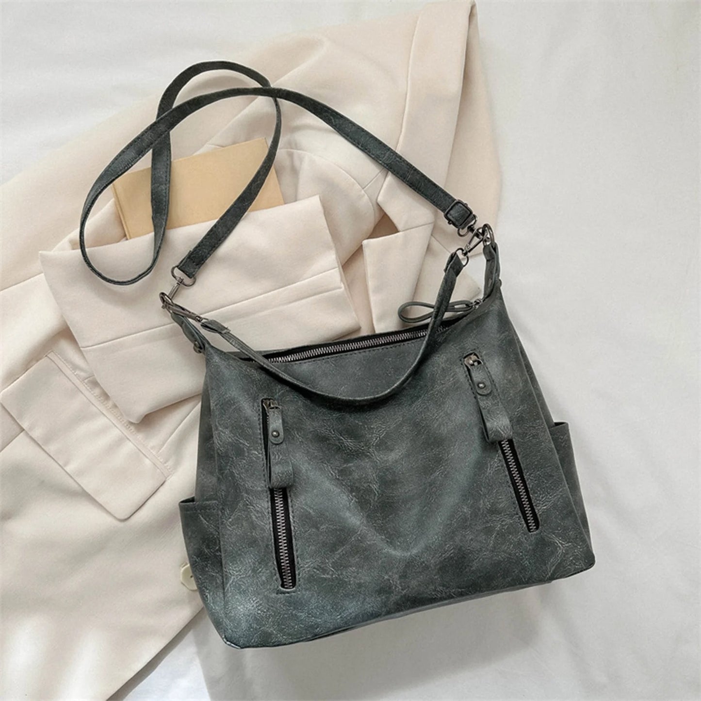 ELARA | Schlanke Crossbody-Tasche aus Leder