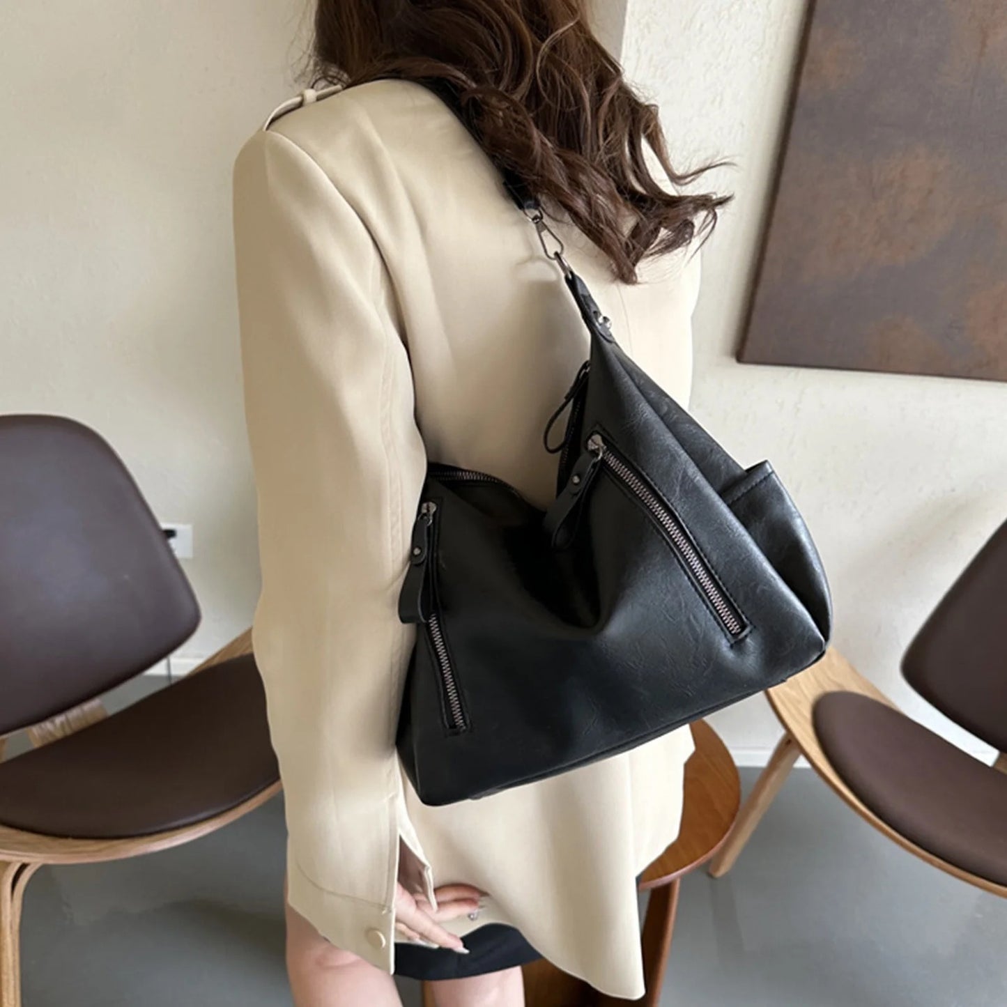 ELARA | Schlanke Crossbody-Tasche aus Leder
