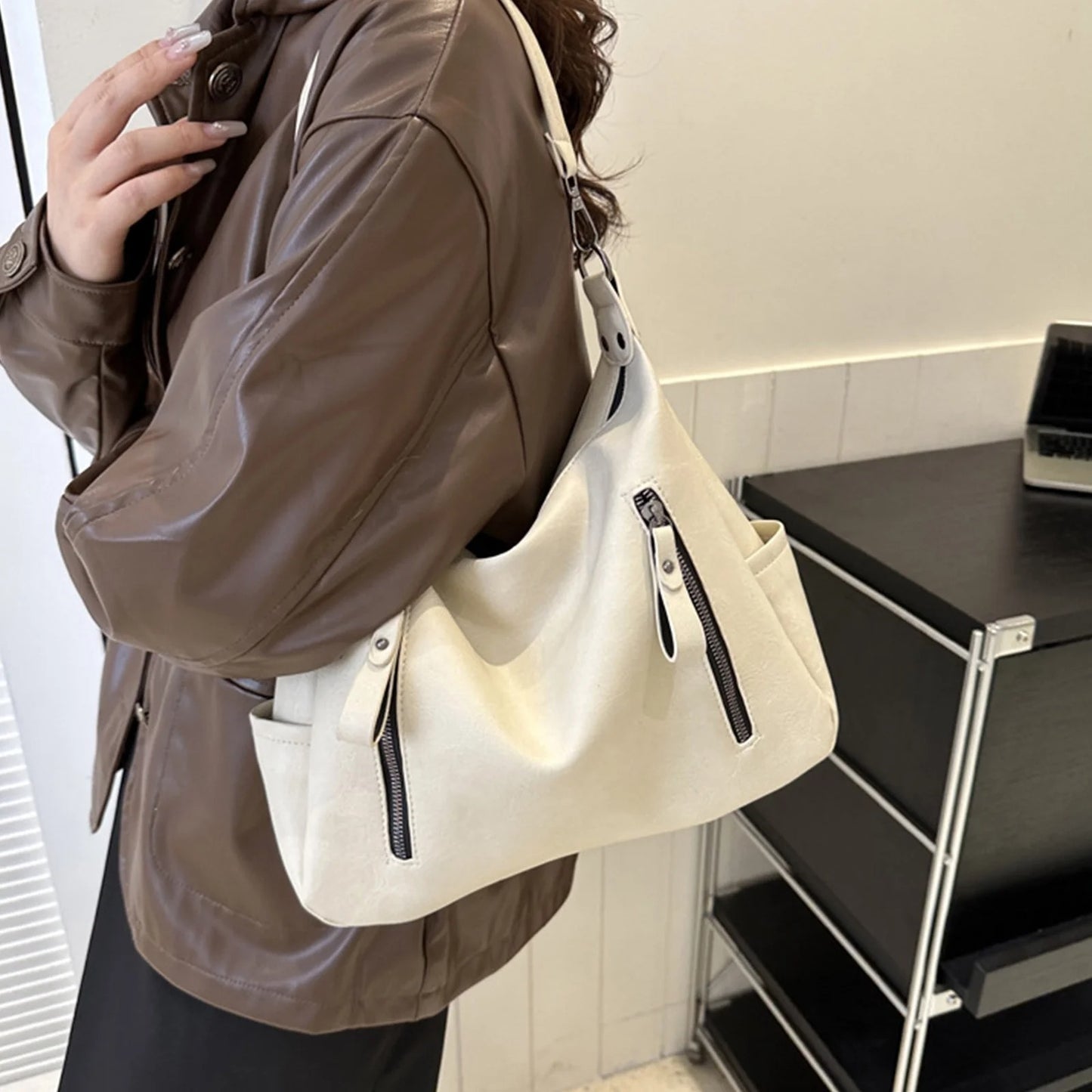 ELARA | Schlanke Crossbody-Tasche aus Leder