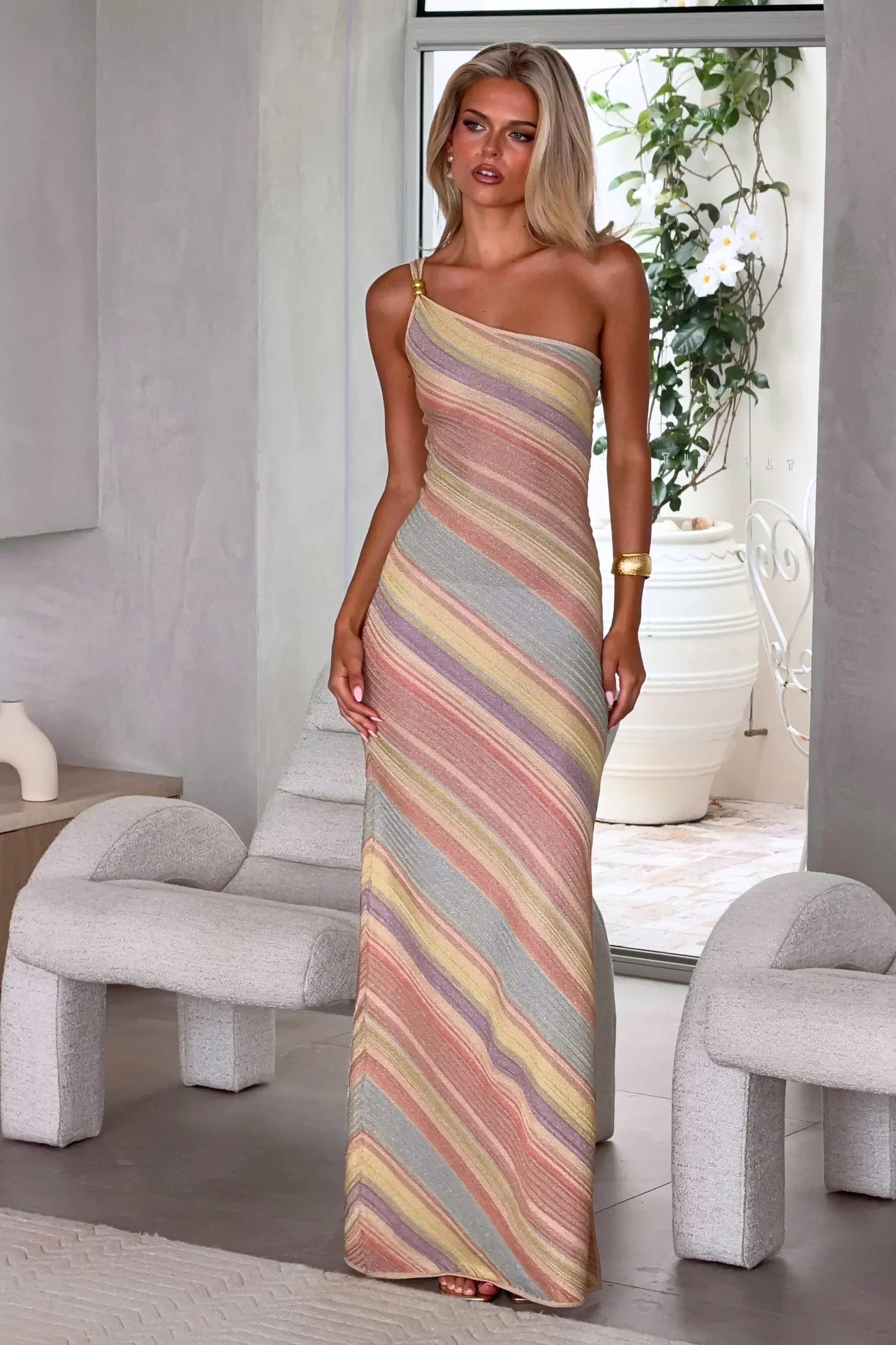 AUDREY | Asymmetrisches Maxikleid mit Streifenmuster