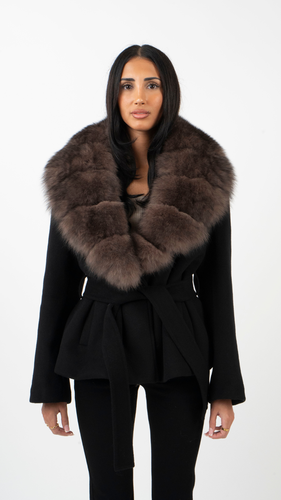 MADELAINE | Langärmlige Jacke mit Fellkragen
