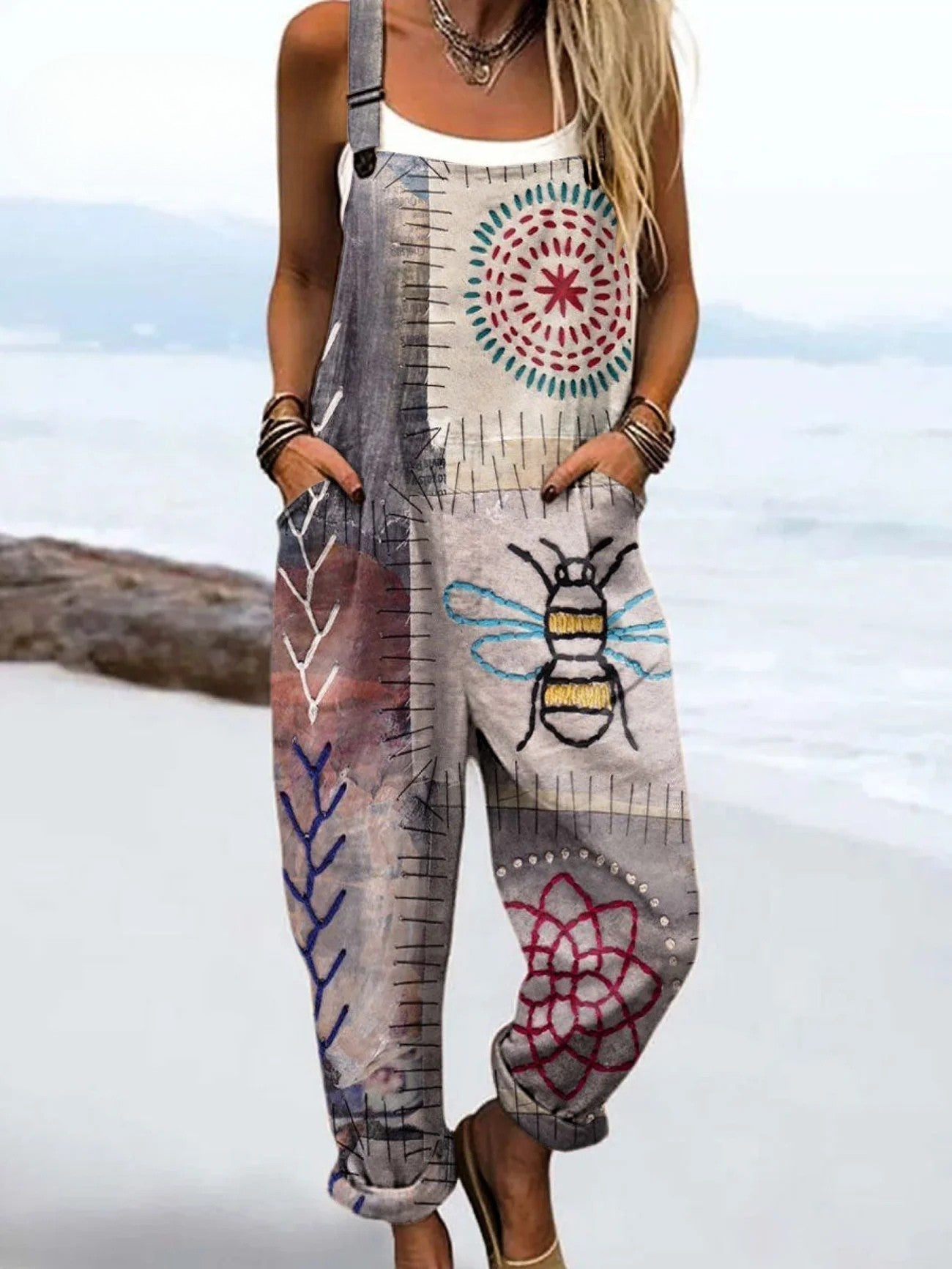 SELENA | Bequeme bedruckte Latzhose