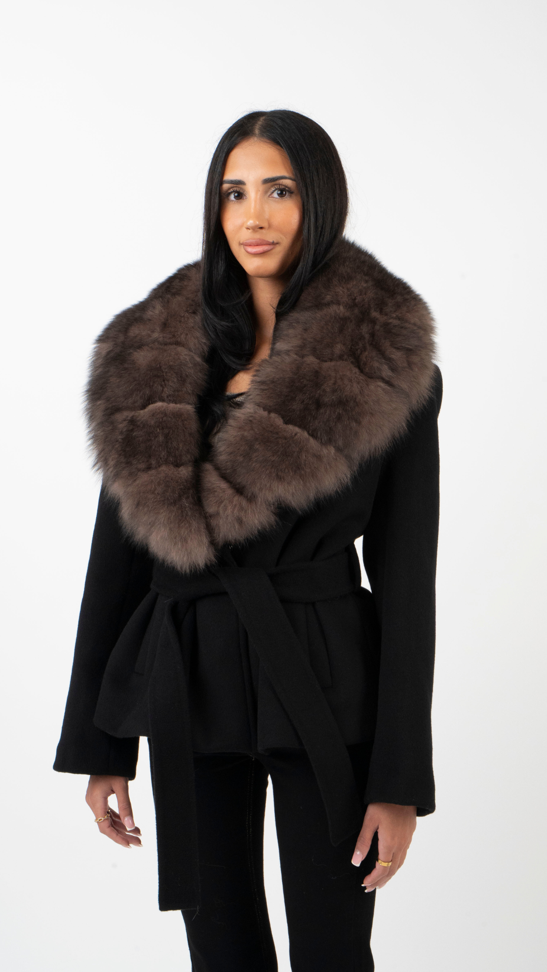 MADELAINE | Langärmlige Jacke mit Fellkragen