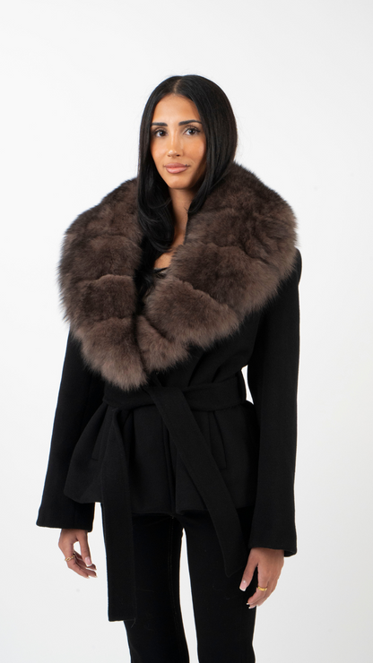 MADELAINE | Langärmlige Jacke mit Fellkragen