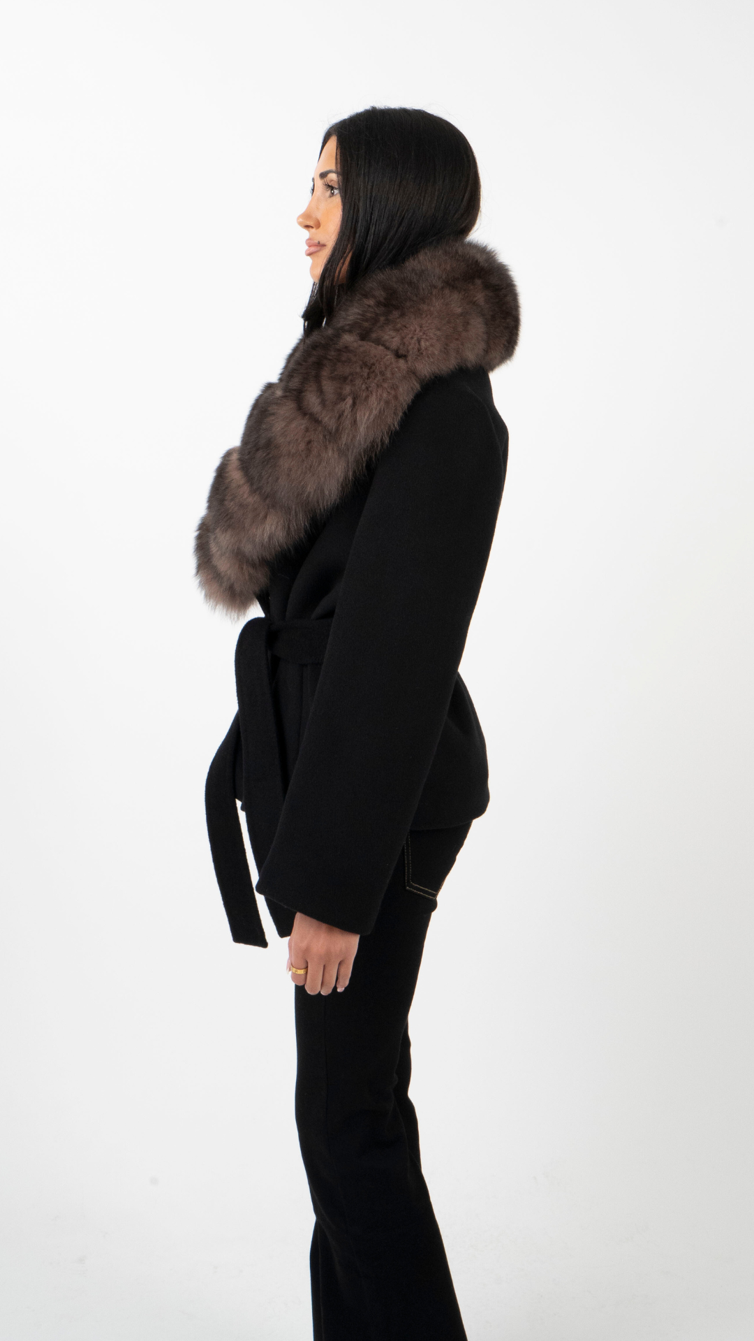 MADELAINE | Langärmlige Jacke mit Fellkragen