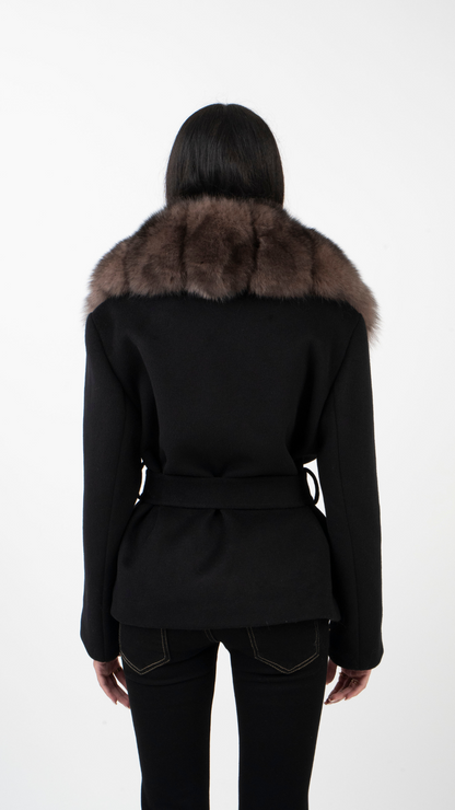 MADELAINE | Langärmlige Jacke mit Fellkragen