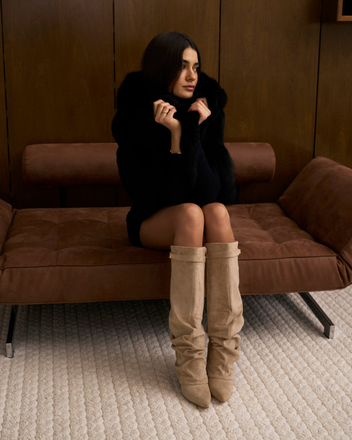 SADIE | Kniehohe Stiefel mit Faltenoptik und Schnallengurt