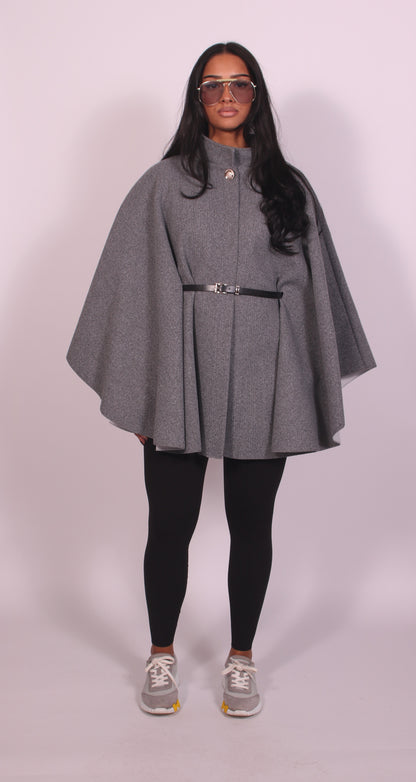 JANICE | Eleganter Cape-Mantel mit femininer Silhouette