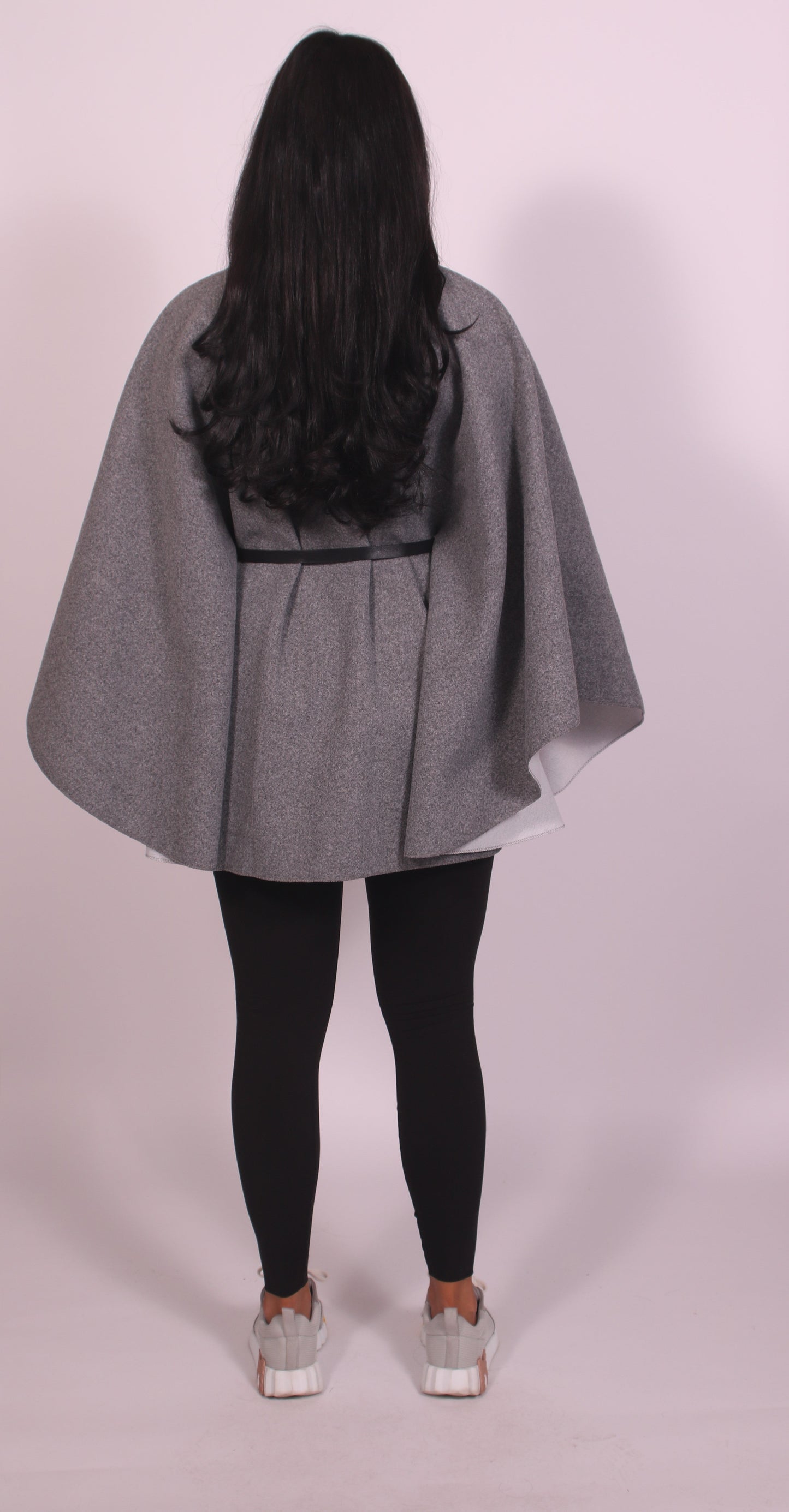 JANICE | Eleganter Cape-Mantel mit femininer Silhouette