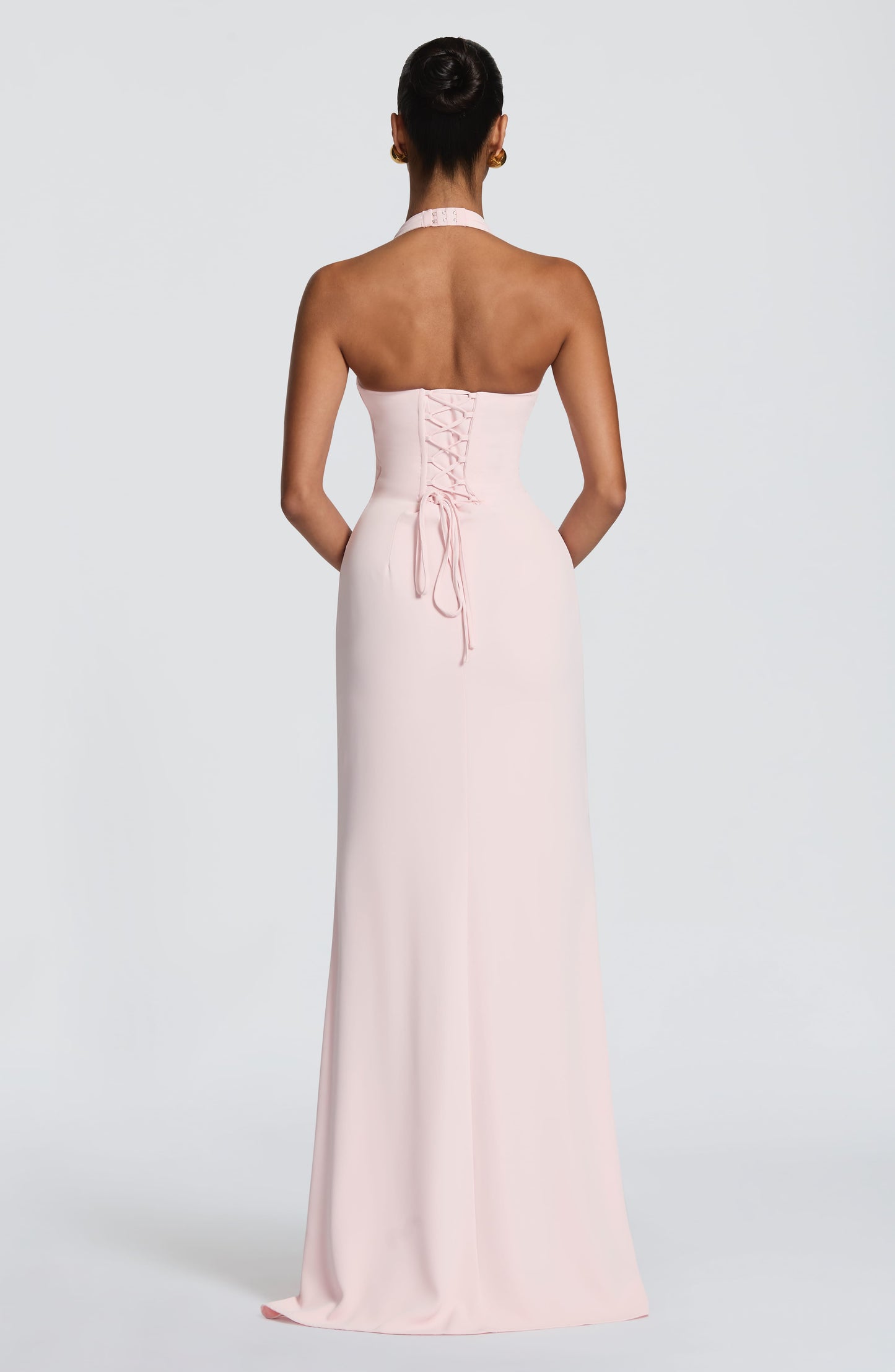 LEANDRA | Figurbetontes Halter-Maxikleid