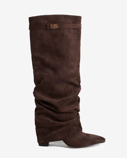 SADIE | Kniehohe Stiefel mit Faltenoptik und Schnallengurt