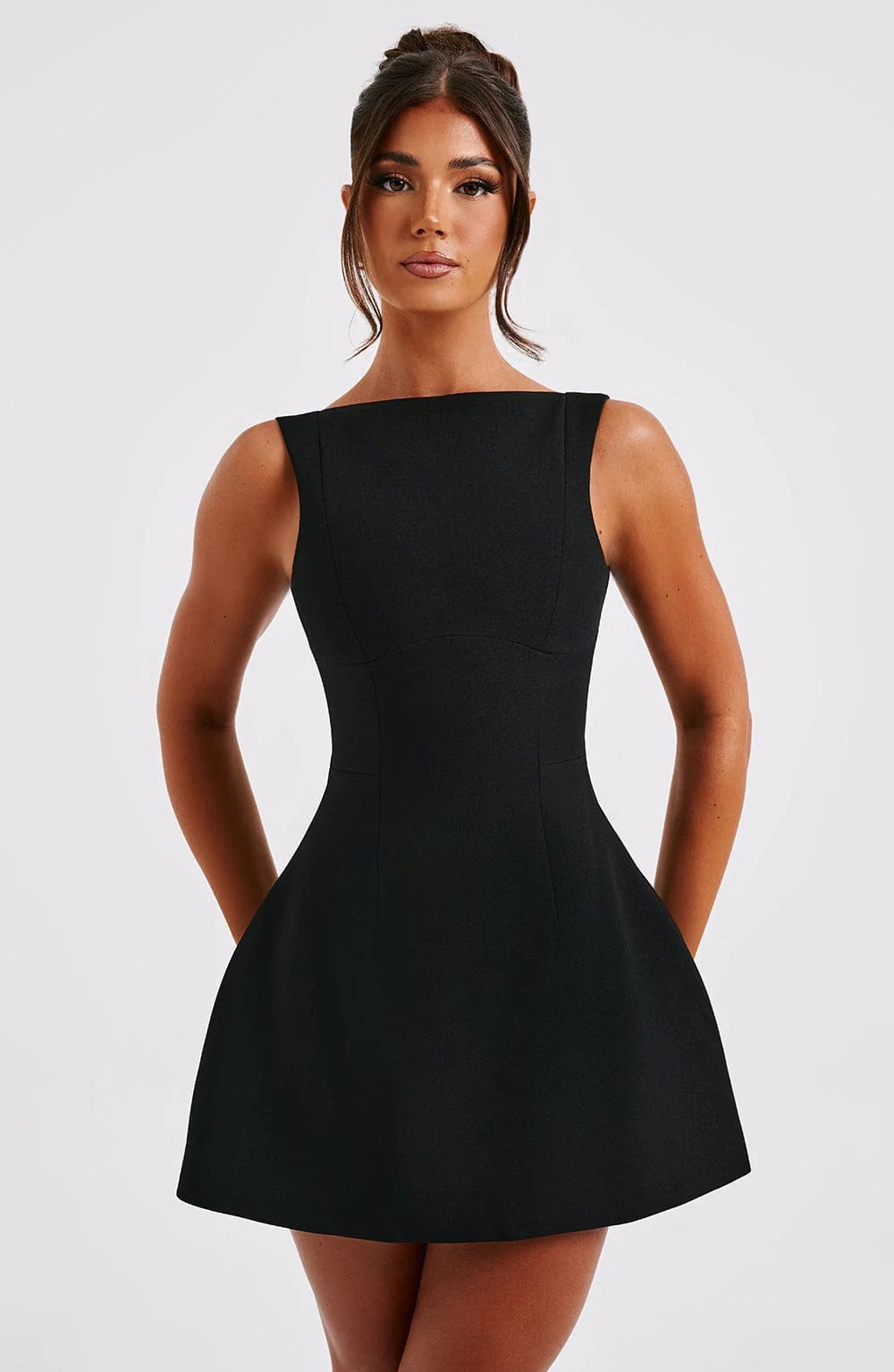 RUNA | Mini-Kleid mit Offenem Rücken