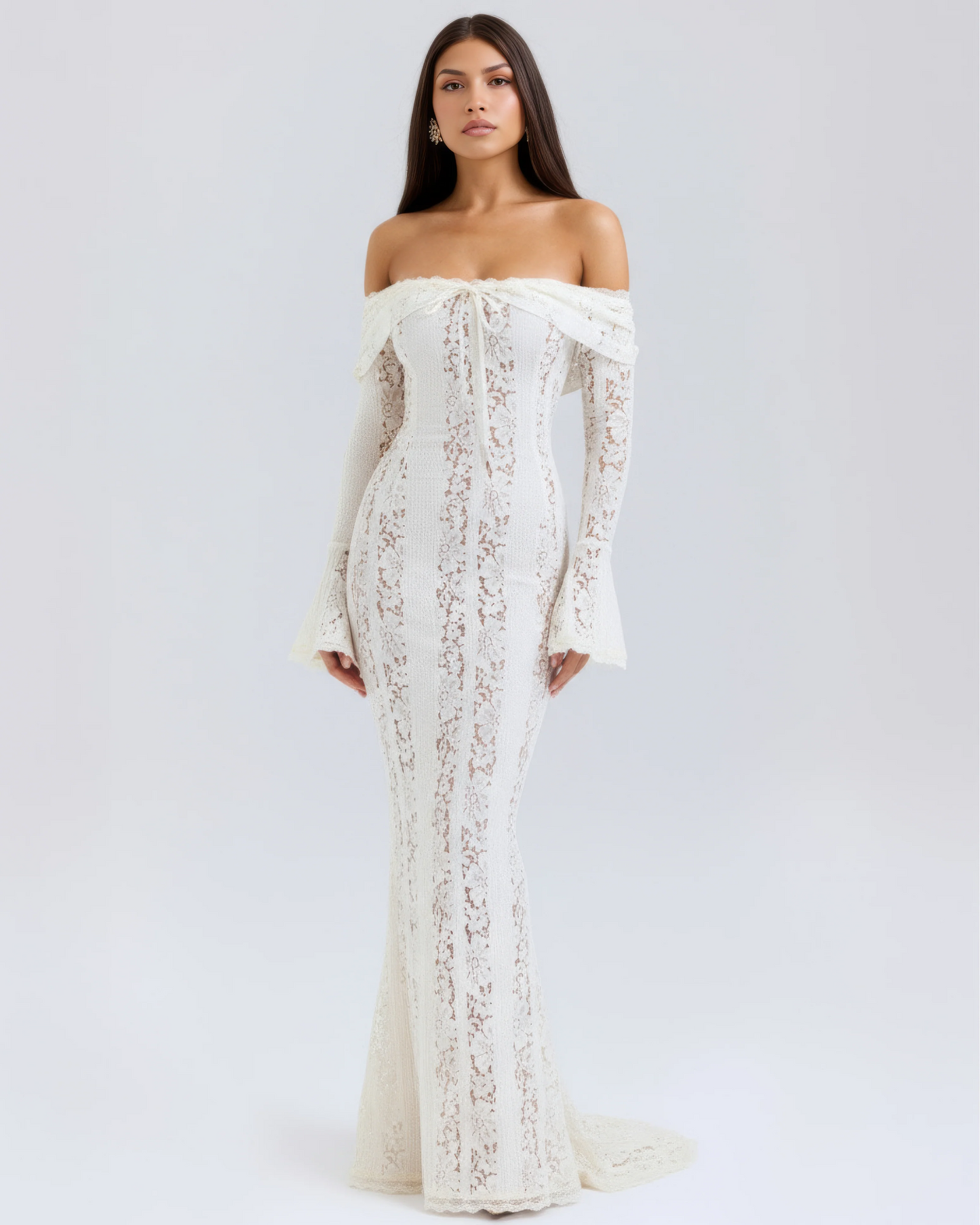 ALESSANDRA | Ausdrucksstarkes Maxikleid aus Spitze