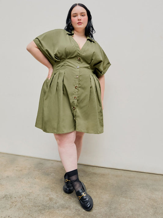VANA | Modernes Kleid mit Knöpfen
