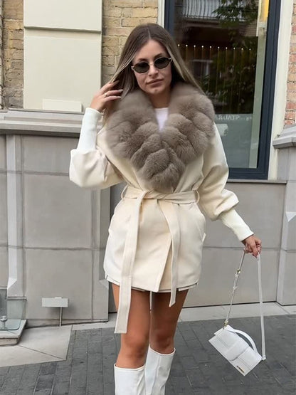 MADELAINE | Langärmlige Jacke mit Fellkragen
