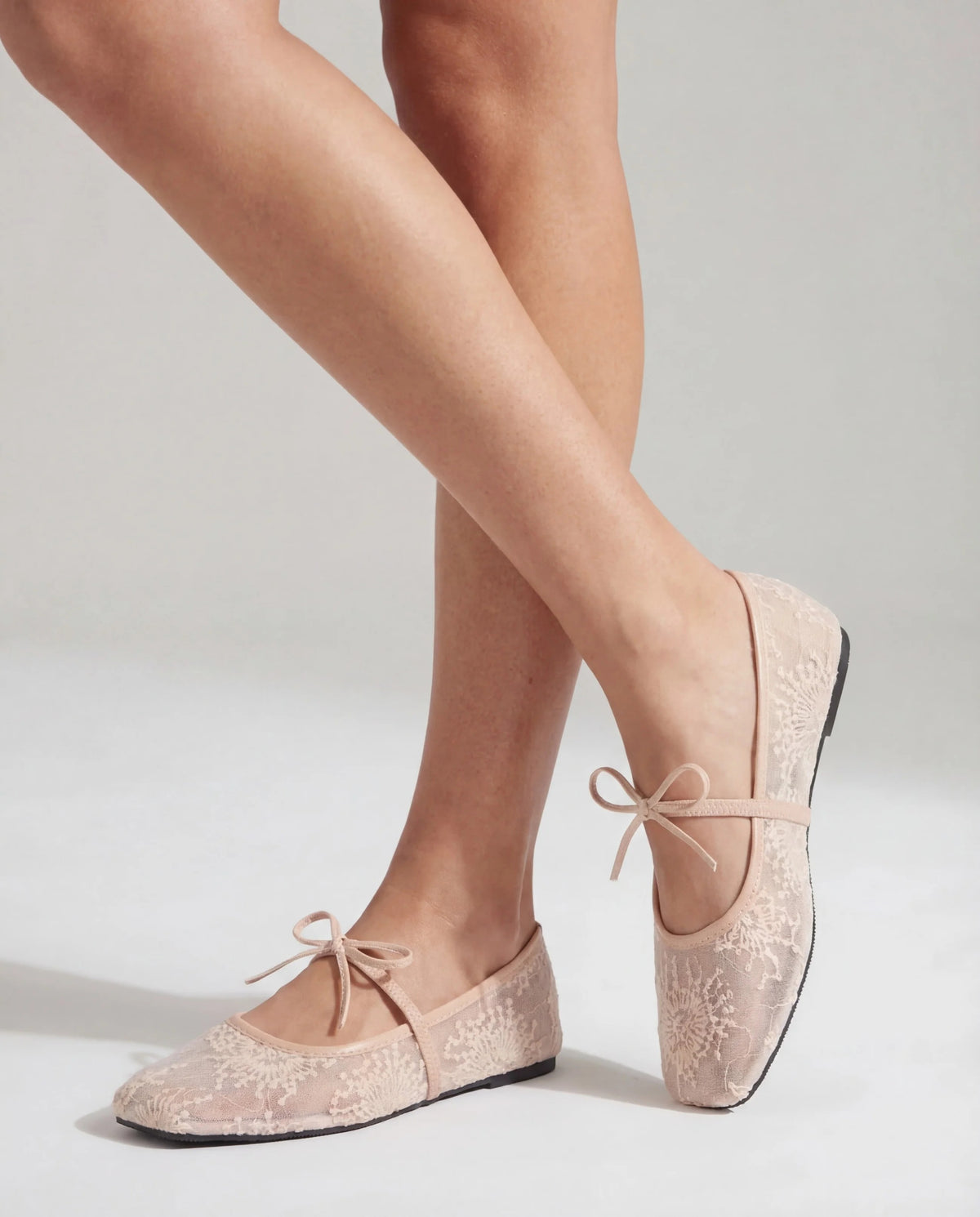 DANIELLE | Klassische Spitzen-Ballerinas mit Riemchen