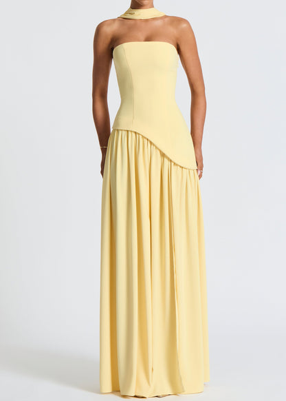 LINA | Kurve Eleganz