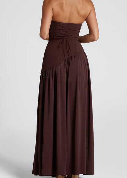 LINA | Kurve Eleganz