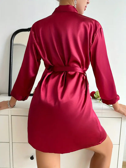 VALERIA – Satinen Set mit Kimono Spitzen-Nachthemd